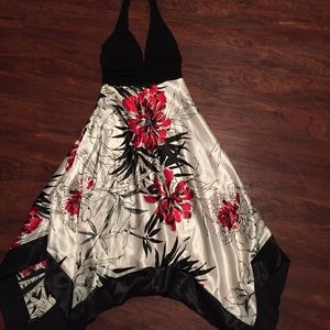 🚨This beautiful all around dress is red black 👗